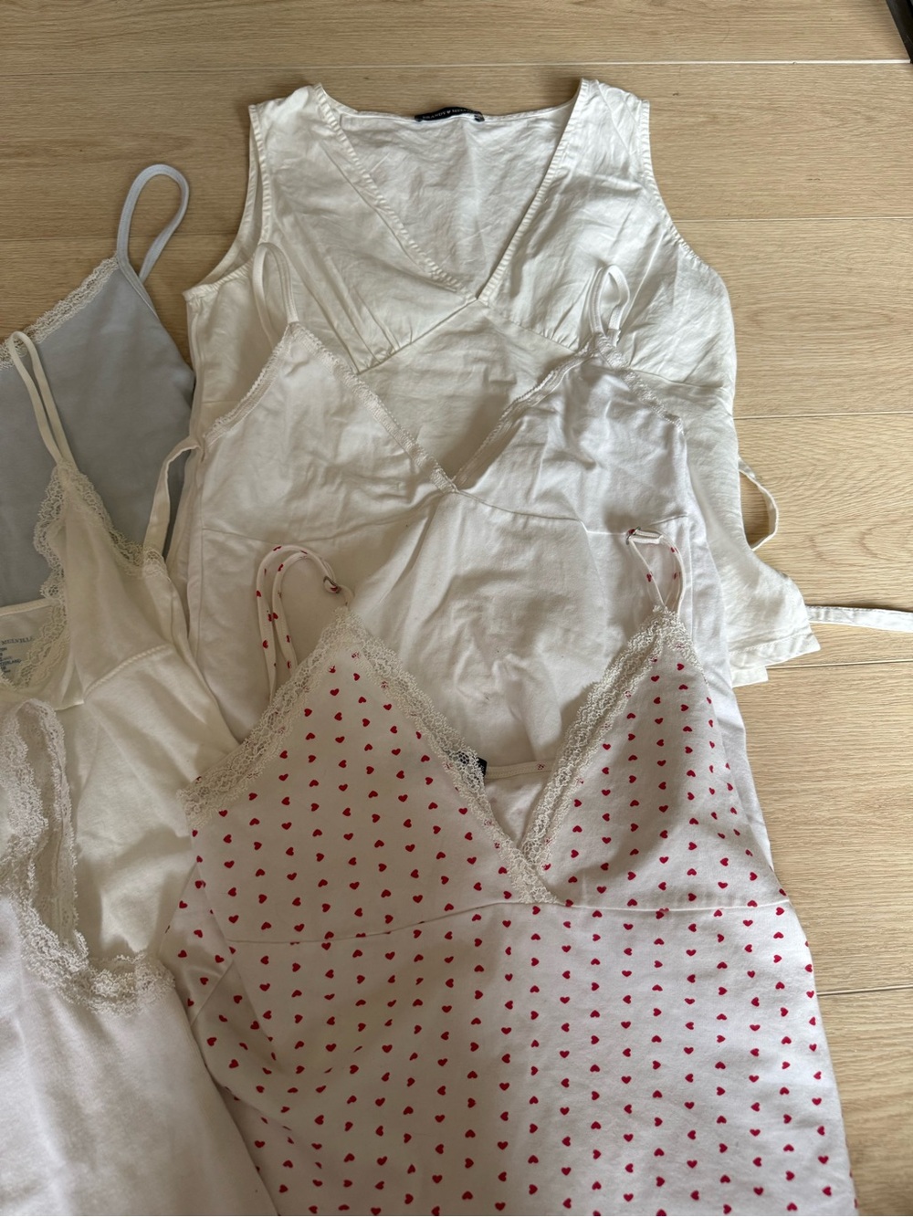 Brandy Melville tanks - Picture 2 of 3
